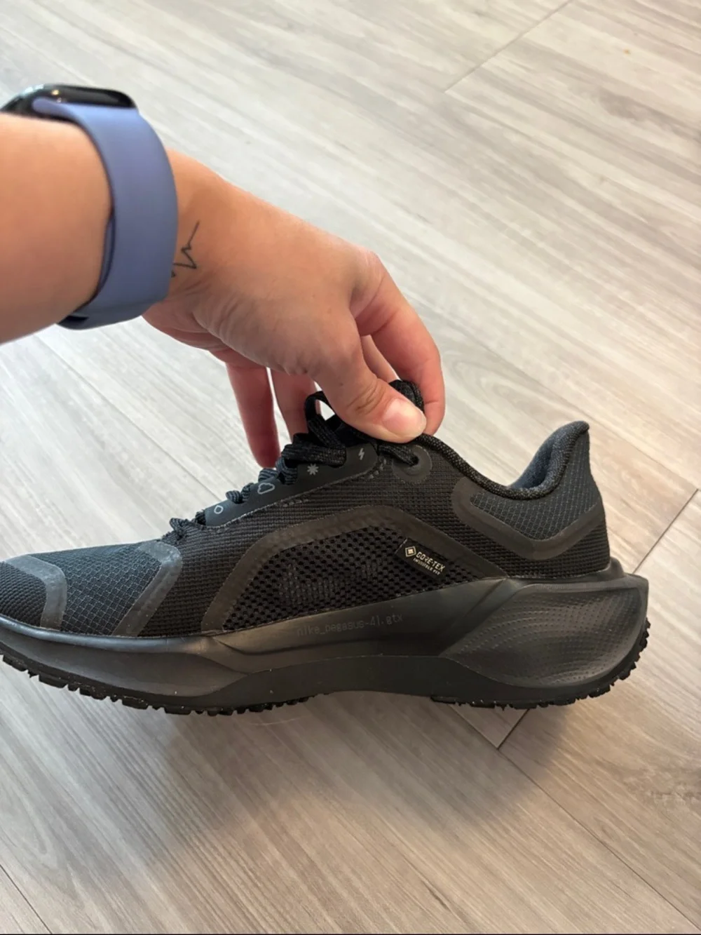 Women’s Nike Pegasus gore tek shoes - Picture 4 of 10
